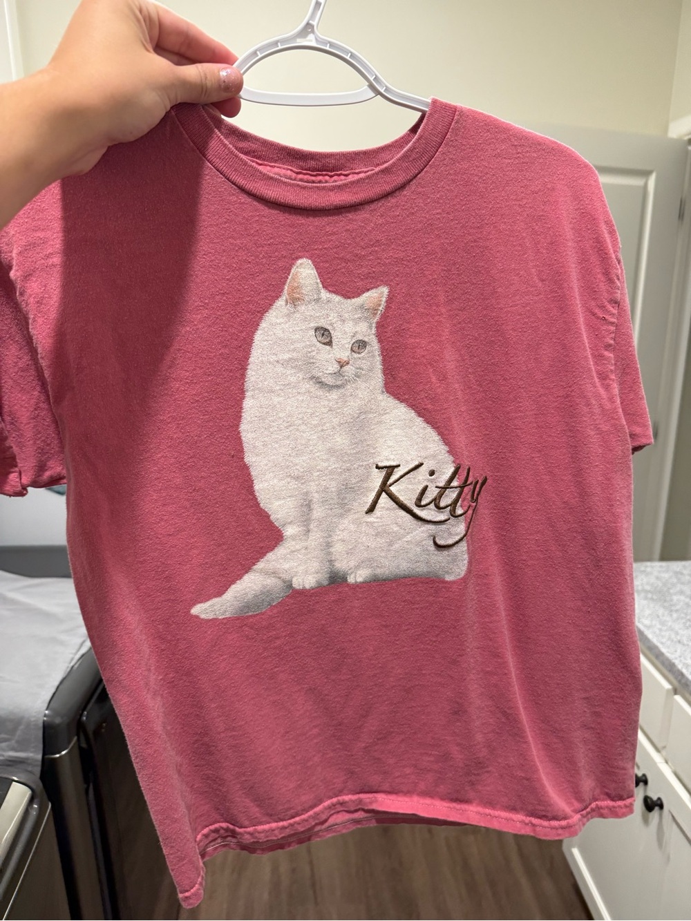 Pink Kitty Graphic Cat T-Shirt 🩷🤍
